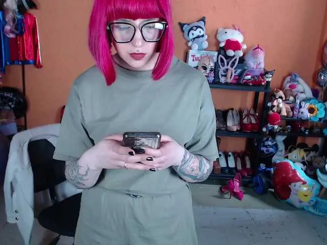 Live sex webcam photo for MiaJhons #292363313