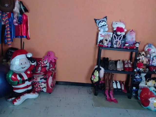 Live sex webcam photo for MiaJhons #292370502