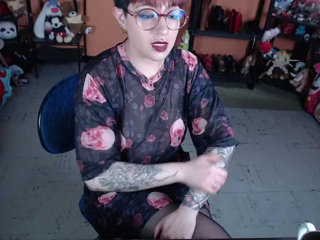 Live sex webcam photo for MiaJhons #294003133