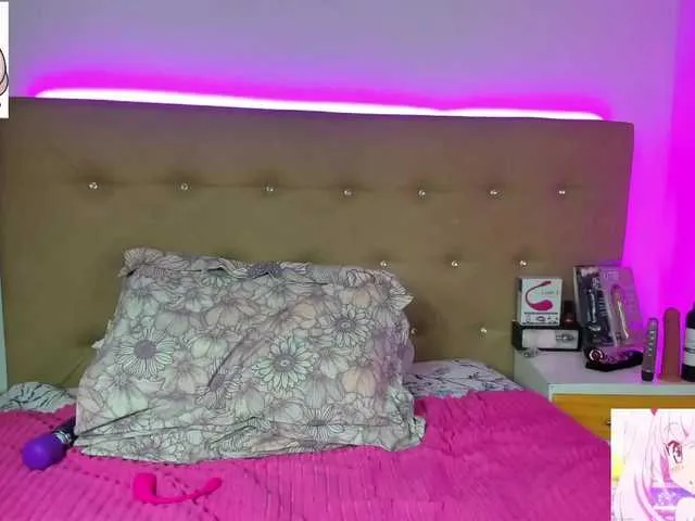 Live sex webcam photo for MiaLewiis #273759528