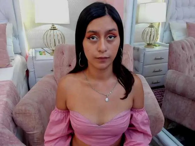 Live sex webcam photo for MiaLewis #291609178