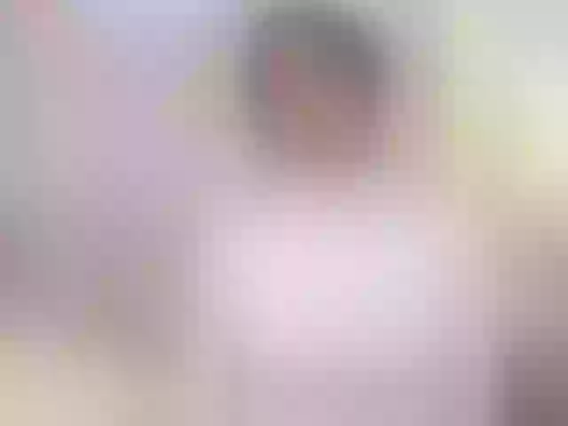 Live sex webcam photo for MiaLewis #291885491