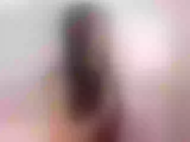 Live sex webcam photo for MiaLewis #291925711