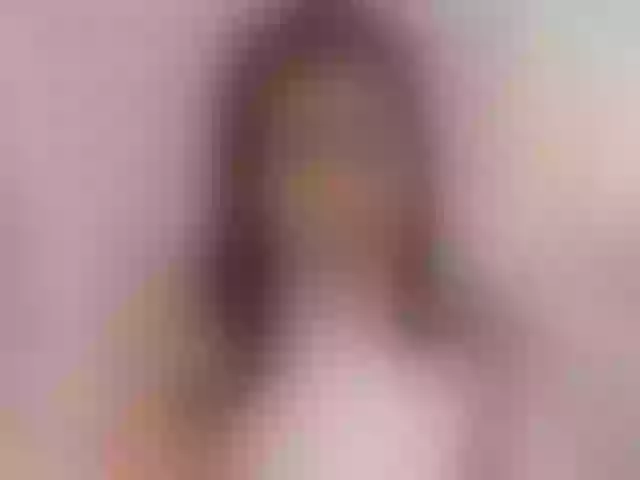 Live sex webcam photo for MiaLewis #291956322