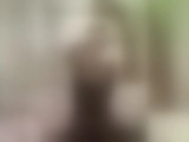 Live sex webcam photo for MiaLiaHot #293943704