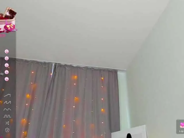 Live sex webcam photo for MiaLuw #290511935