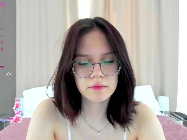 Live sex webcam photo for MiaLuw #290951494