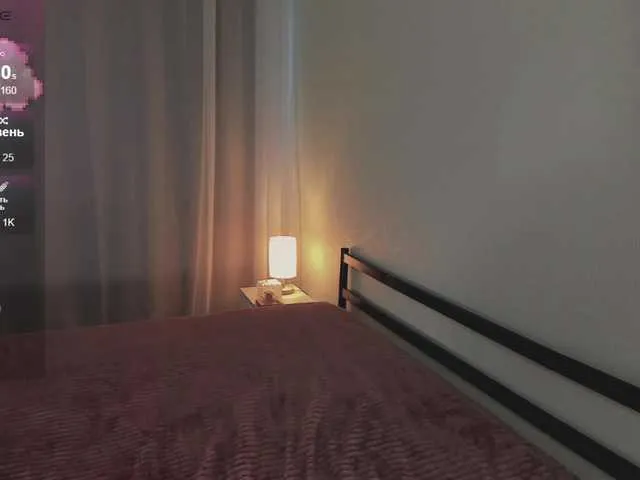 Live sex webcam photo for MiaLuw #291271422