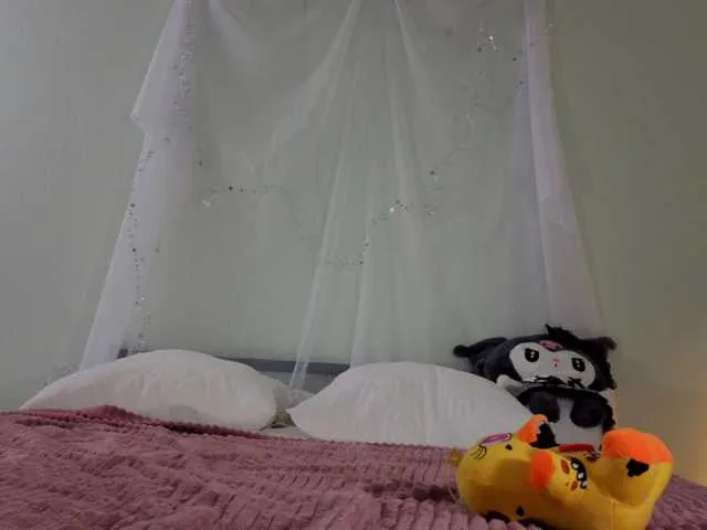 Live sex webcam photo for MiaLuw #291437970