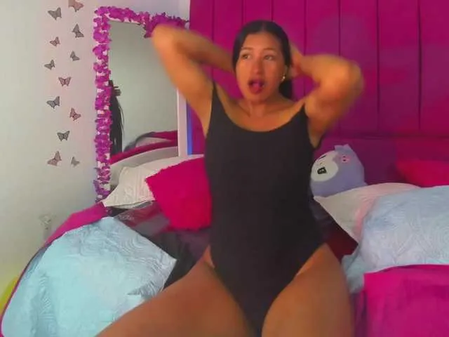 Live sex webcam photo for MiaMiller001 #292853422