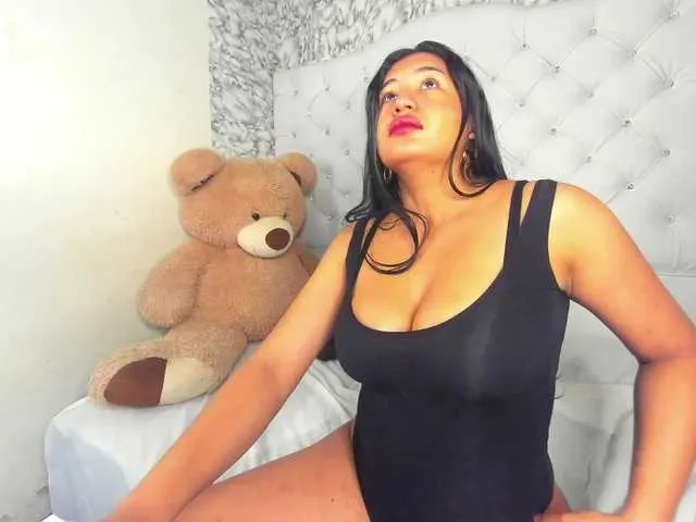 Live sex webcam photo for MiaMiller001 #293706963