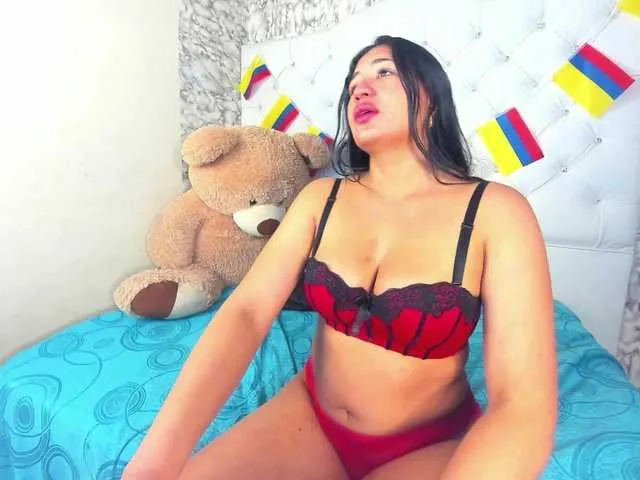 Live sex webcam photo for MiaMiller001 #293791147