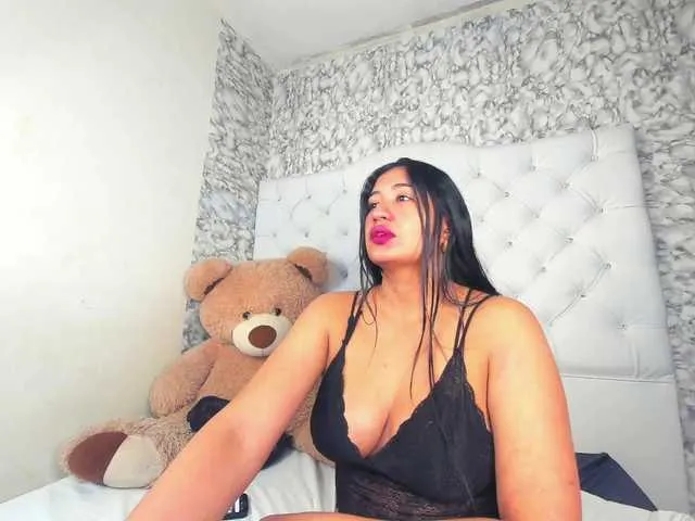 Live sex webcam photo for MiaMiller001 #293955209