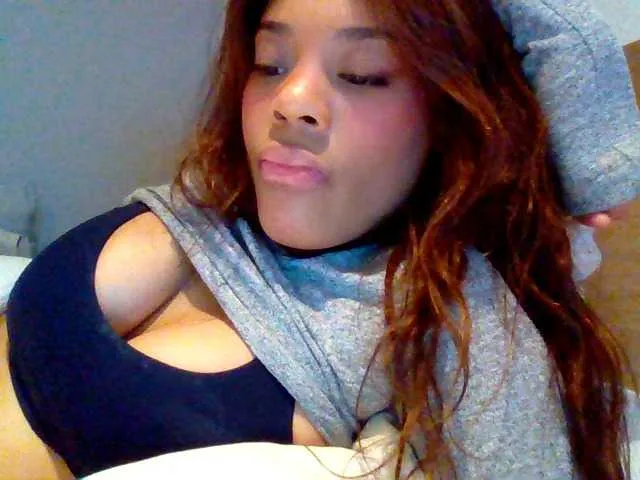 Live sex webcam photo for MiaMuffn #277445710
