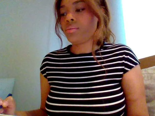Live sex webcam photo for MiaMuffn #278004519