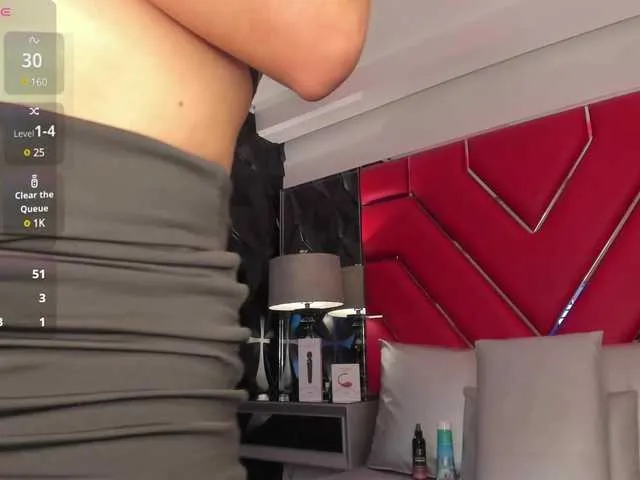 Live sex webcam photo for MiaReyes #290807711