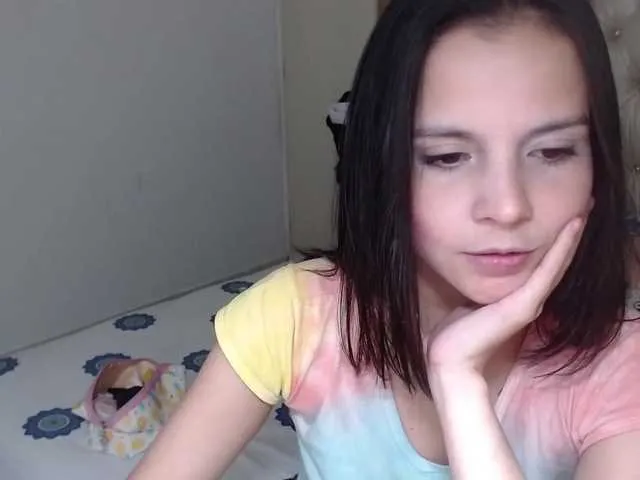 Live sex webcam photo for MiaRobin #271930021