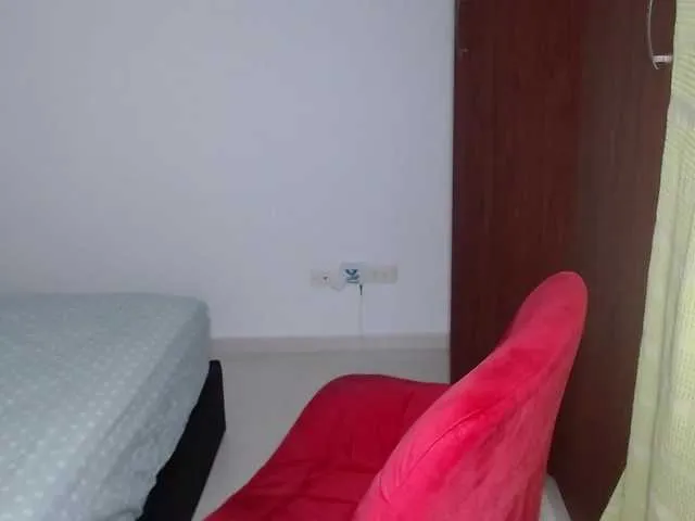 Live sex webcam photo for MiaRobin #272127599