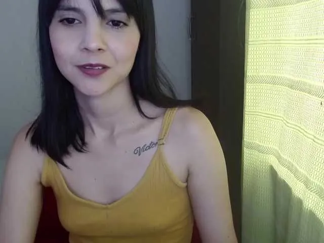 Live sex webcam photo for MiaRobin #272503191