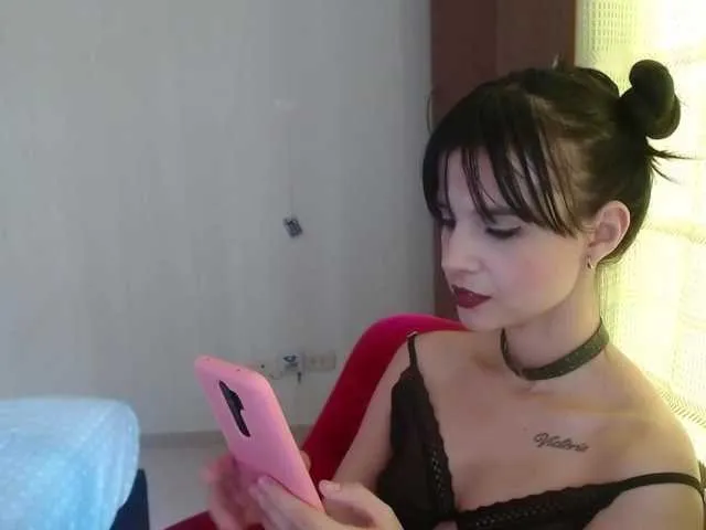 Live sex webcam photo for MiaRobin #272543332