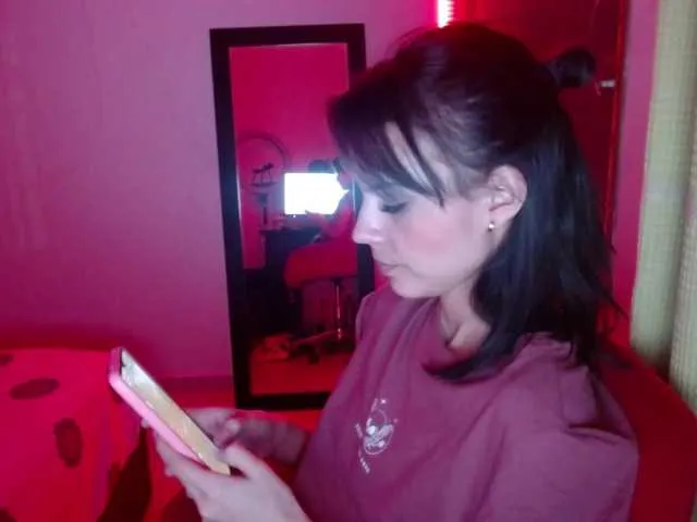 Live sex webcam photo for MiaRobin #272882807