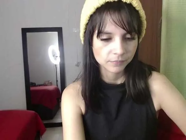 Live sex webcam photo for MiaRobin #272906878