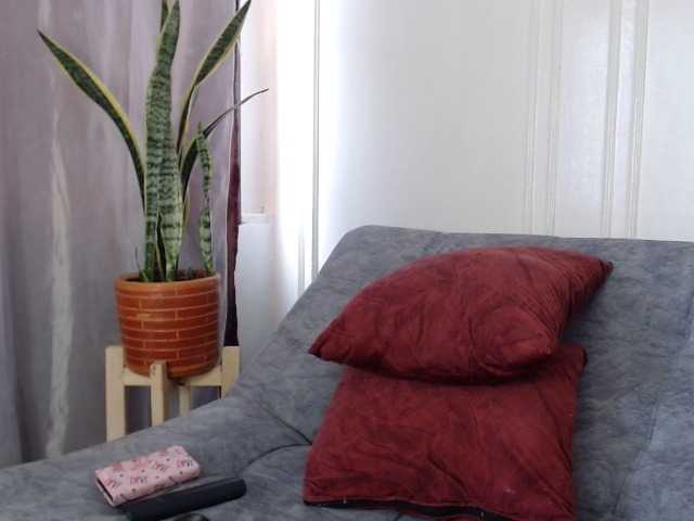 Live sex webcam photo for MiaRobinn #276433719