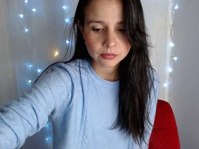 Live sex webcam photo for MiaRobinn #277343412