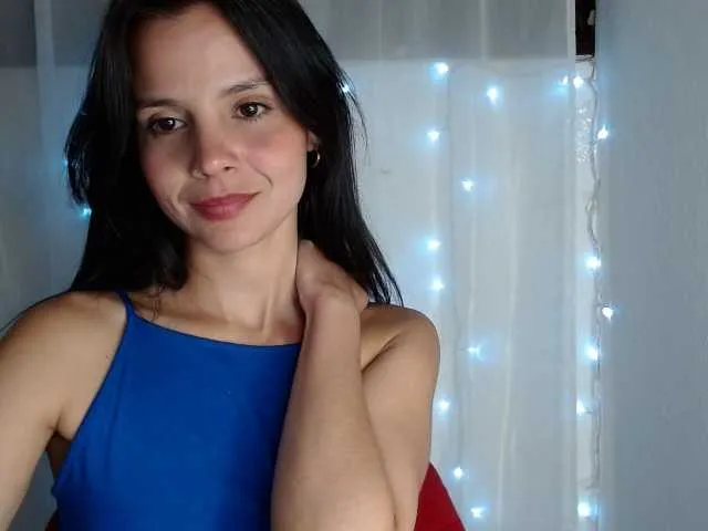 Live sex webcam photo for MiaRobinn #277350927