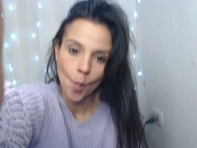 Live sex webcam photo for MiaRobinn #277394167