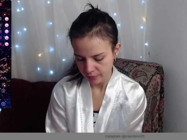 Live sex webcam photo for MiaRobinn #277446409