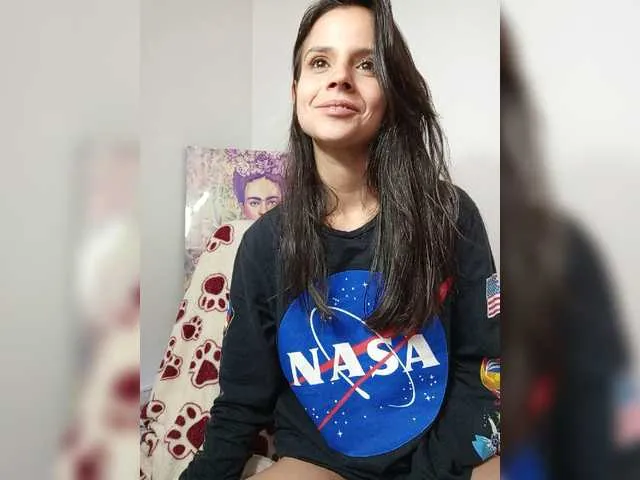 Live sex webcam photo for MiaRobinn #277939525