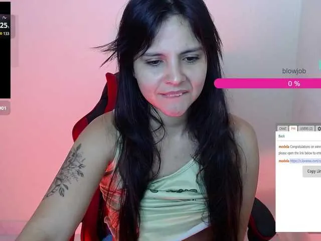 Live sex webcam photo for MiaRobinn #292289533