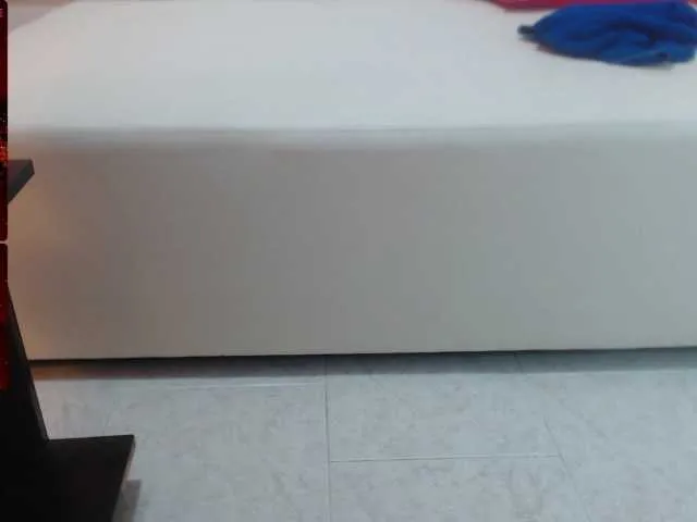 Live sex webcam photo for MiaRosse- #271804393