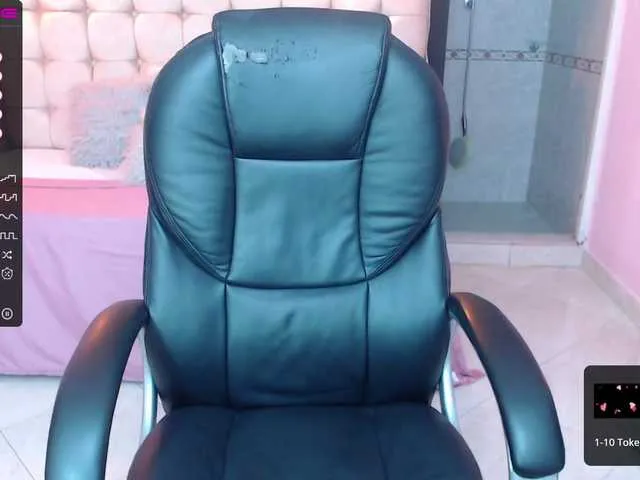 Live sex webcam photo for MiaSexy18 #274150826