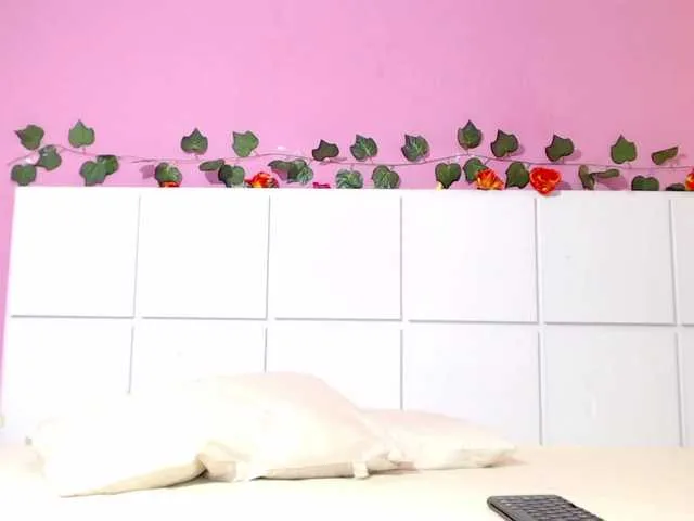 Live sex webcam photo for MiaShichell #276191571