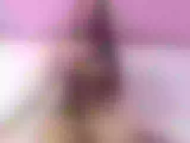 Live sex webcam photo for MiaShichell #276193107