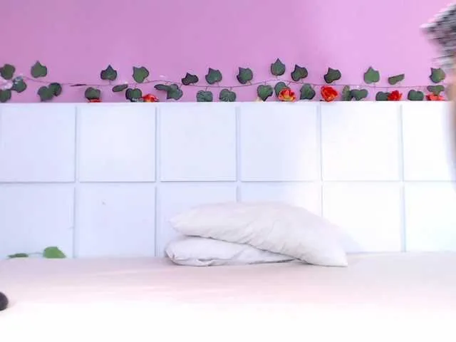 Live sex webcam photo for MiaShichell #276233289