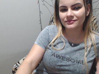 Live sex webcam photo for MIASWEET21 #141975402