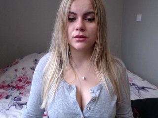 Live sex webcam photo for MIASWEET21 #152990812