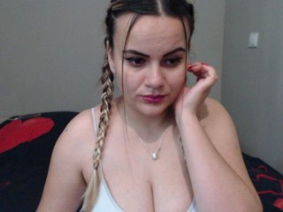 Live sex webcam photo for MIASWEET21 #165472694