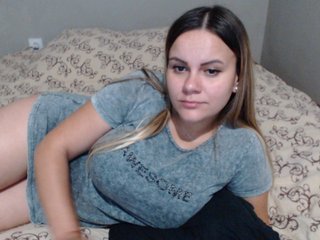 Live sex webcam photo for MIASWEET21 #178288759