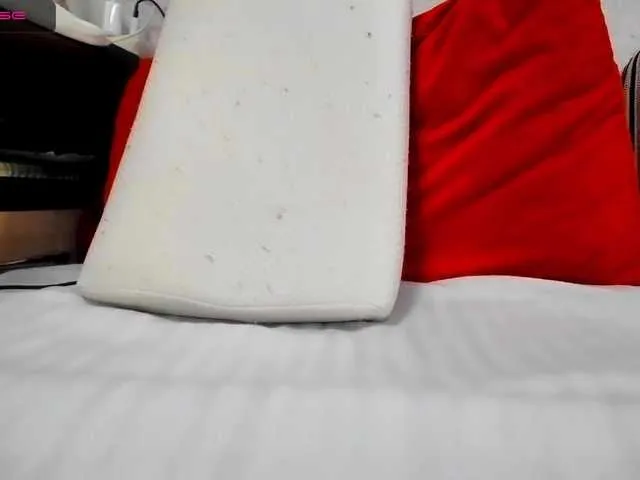 Live sex webcam photo for MiaSweety #273088357