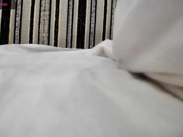 Live sex webcam photo for MiaSweety #273235539