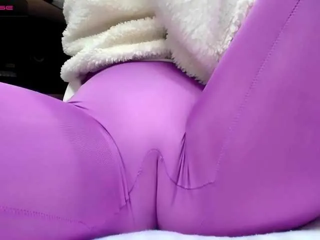 Live sex webcam photo for MiaSweety #273321245