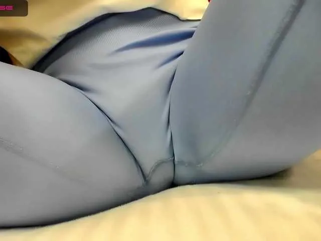 Live sex webcam photo for MiaSweety #273333769