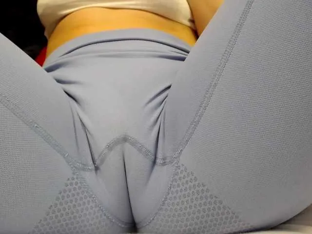 Live sex webcam photo for MiaSweety #273649725