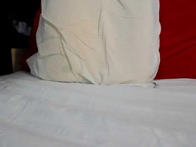 Live sex webcam photo for MiaSweety #274014767