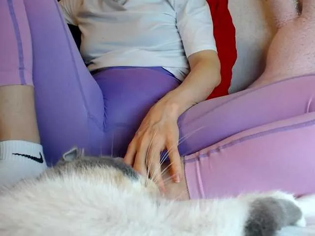 Live sex webcam photo for MiaSweety #289875880