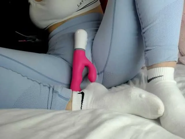 Live sex webcam photo for MiaSweety #289942464